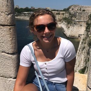 Meet your Posher, Zoe